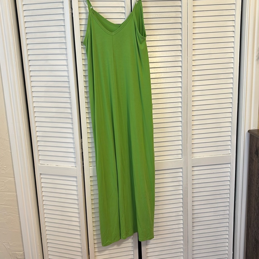 EUC Worn once flowy Zenana maxi sundress with adjustable strap in green